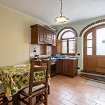 Bright Flat With Private Parking!