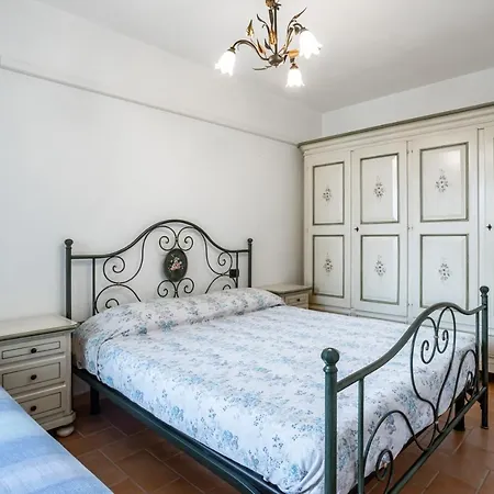 Bright Flat With Private Parking! Apartment