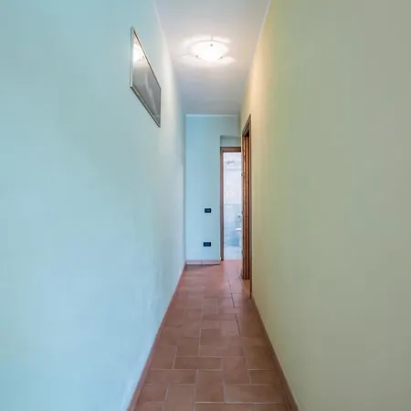 Lejlighed Bright Flat With Private Parking! *